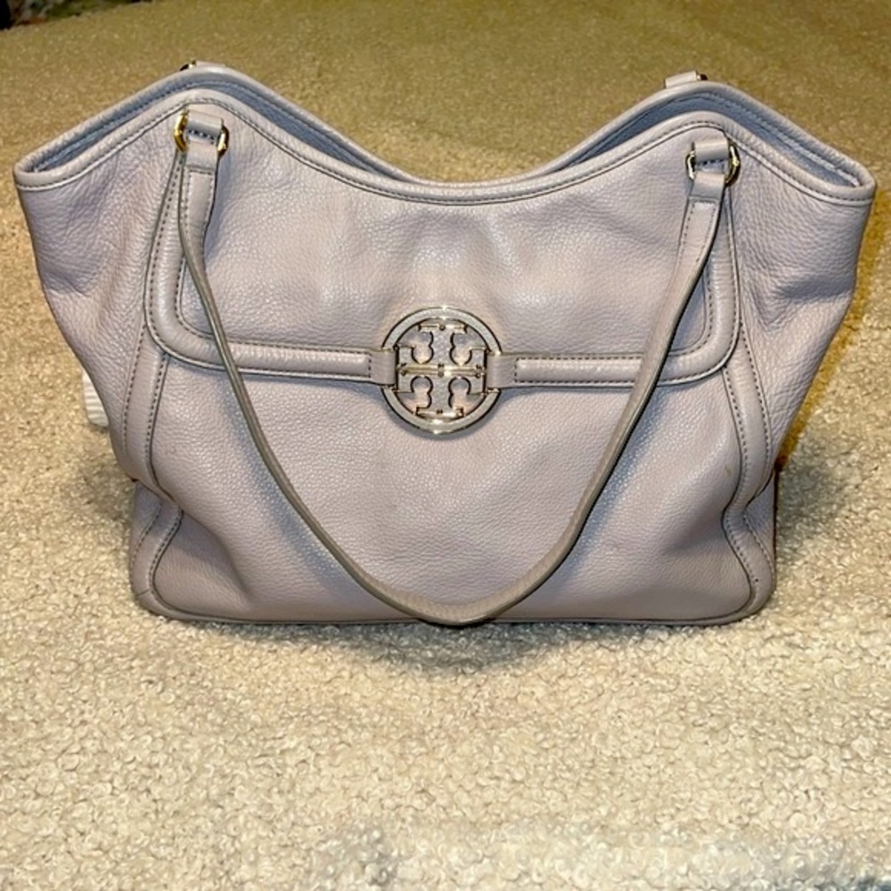 TORY BURCH  AMANDA EASY TOTE Soft pebbled Leather Light Gray Like New Condition!